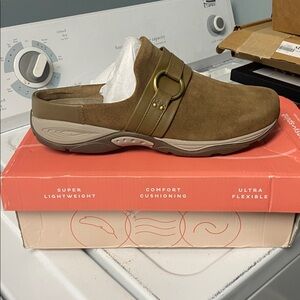 Easy Spirit Women's Tan Slip-On Loafers Size 12